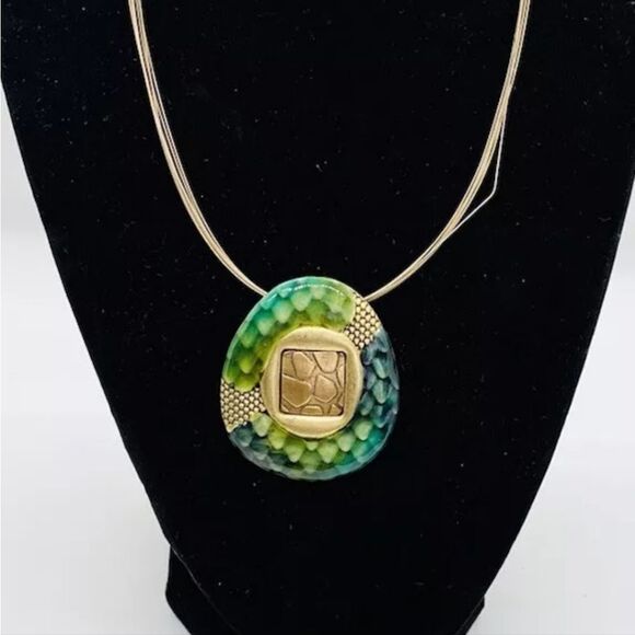 Vintage signed CHICO'S Gold Tone Large Multi Green Enamel Necklace 16-20" - Picture 3 of 6